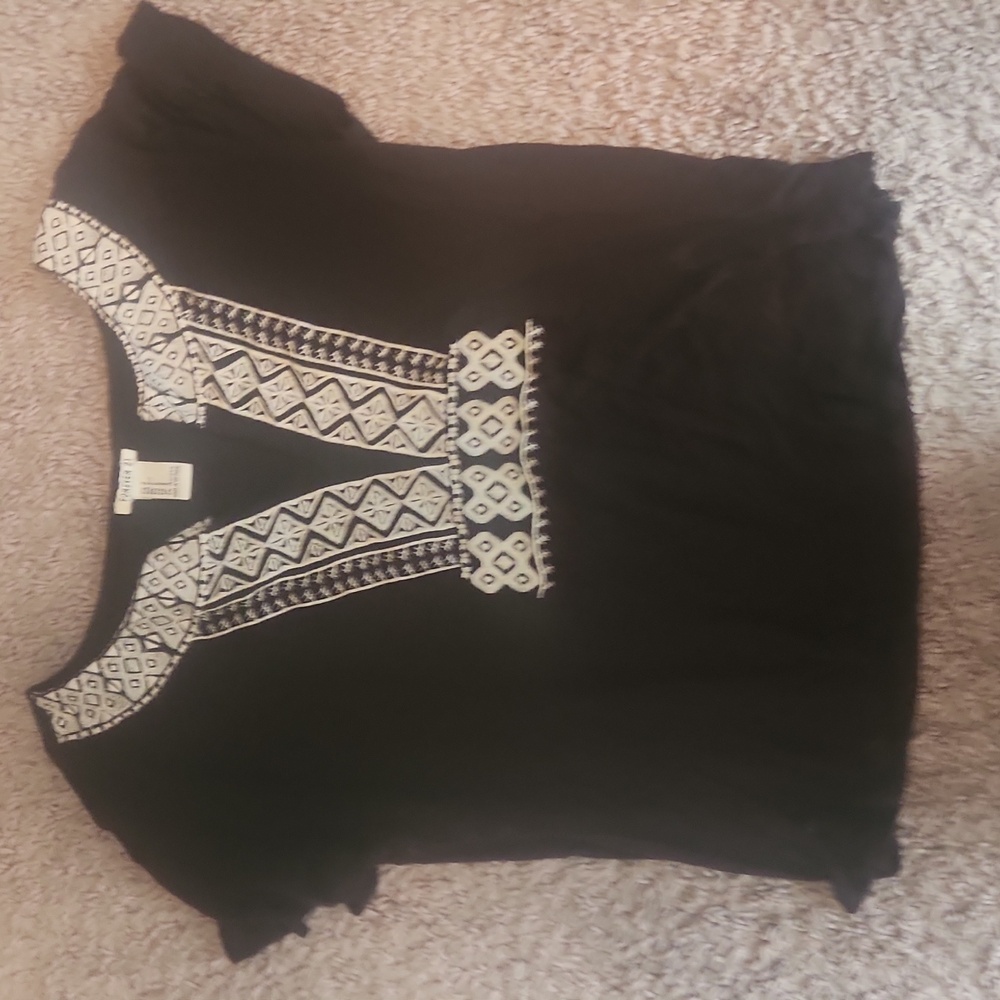 Black v-neck shirt
